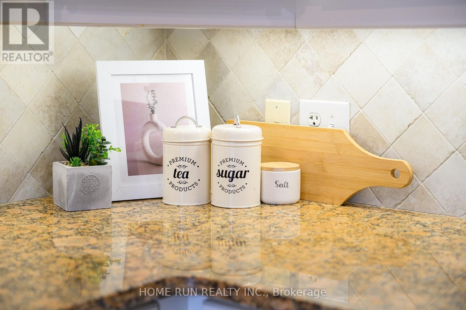 284 PAR-LA-VILLE CIRCLE Image 35