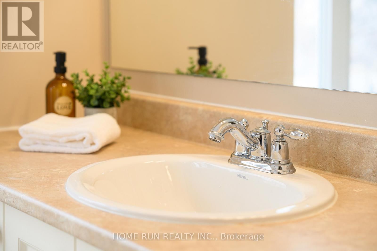 284 PAR-LA-VILLE CIRCLE Image 36