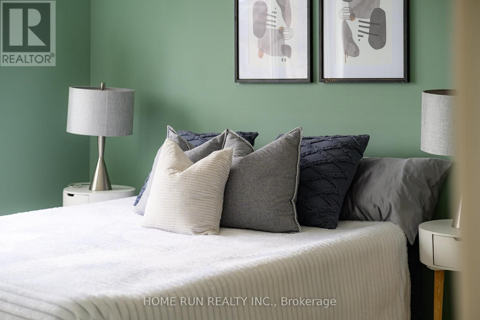 284 PAR-LA-VILLE CIRCLE Image 37