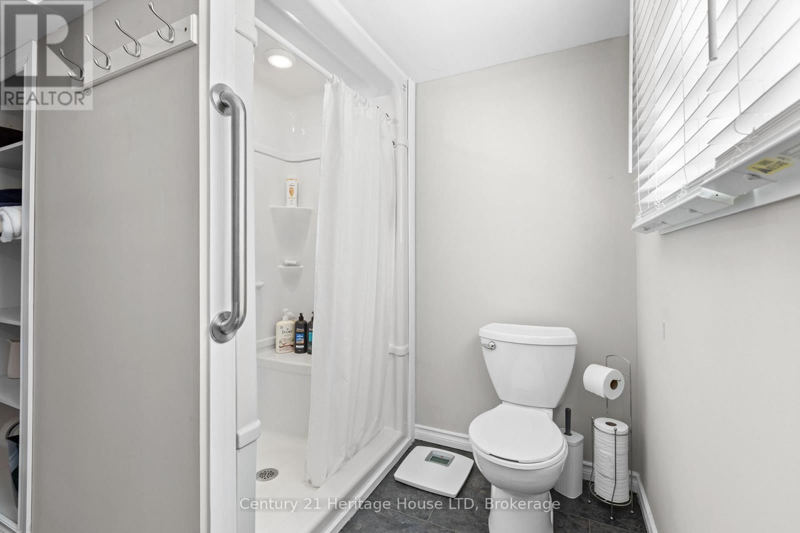 8 SATURN COURT Image 21