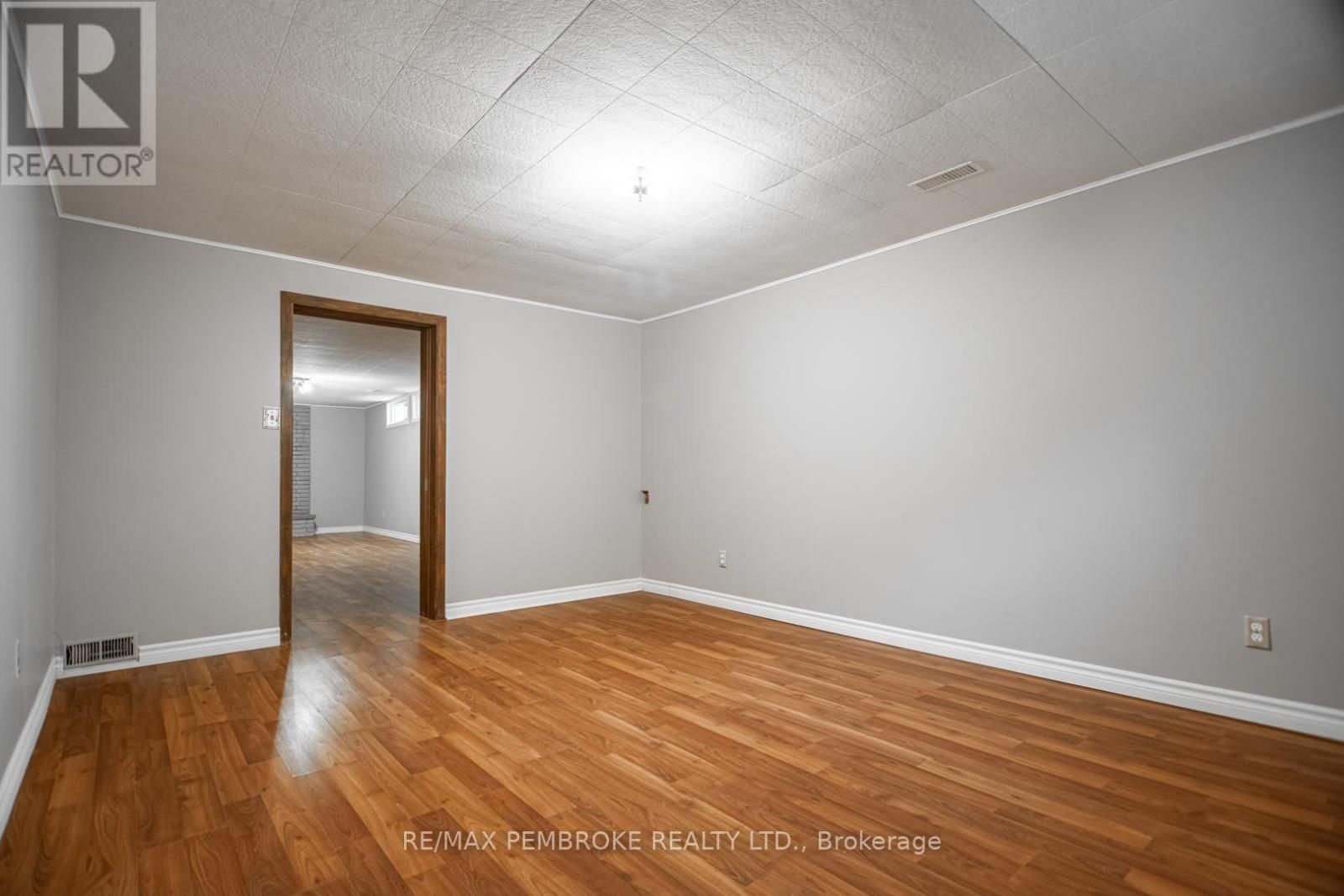 395 CHAMBERLAIN STREET Image 18