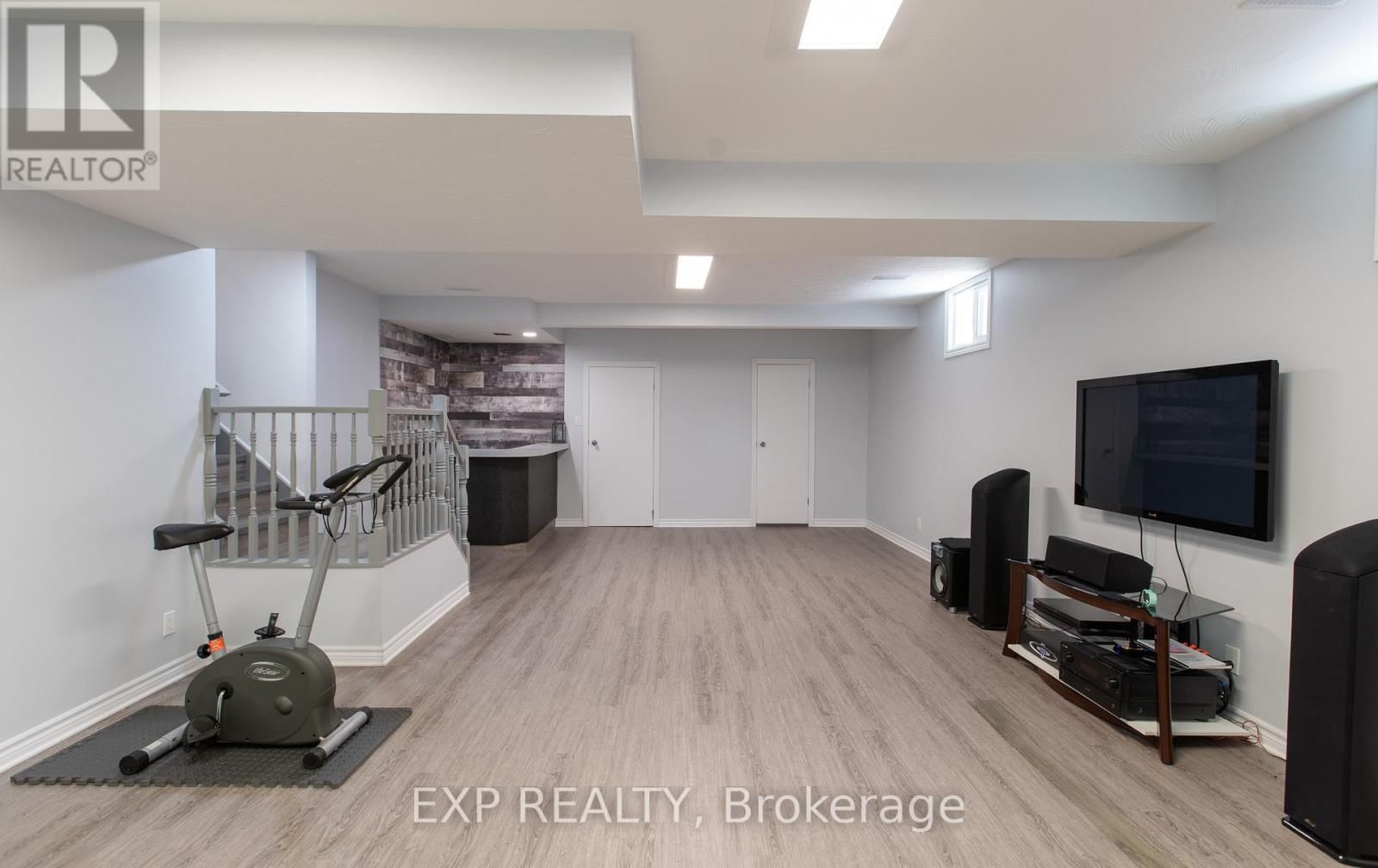 1534 ROSEBELLA AVENUE Image 36