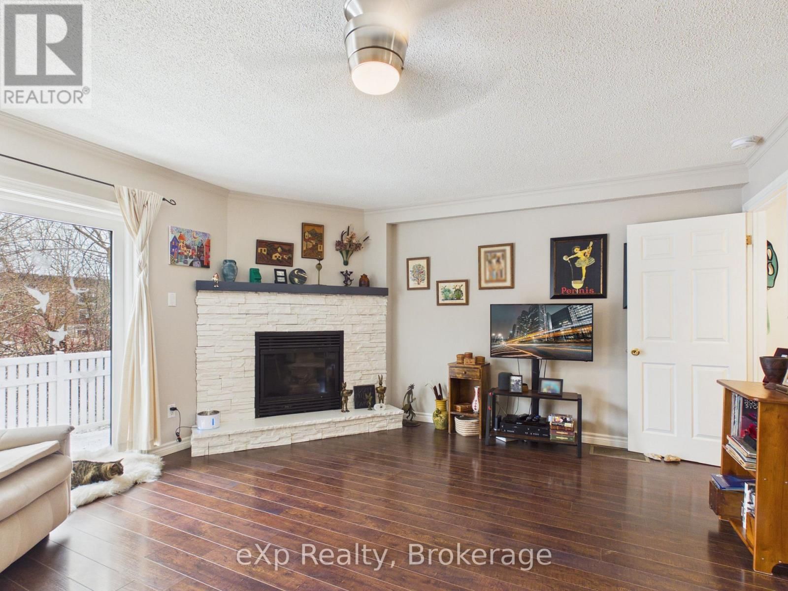 2 - 83 VICTORIA STREET Image 2