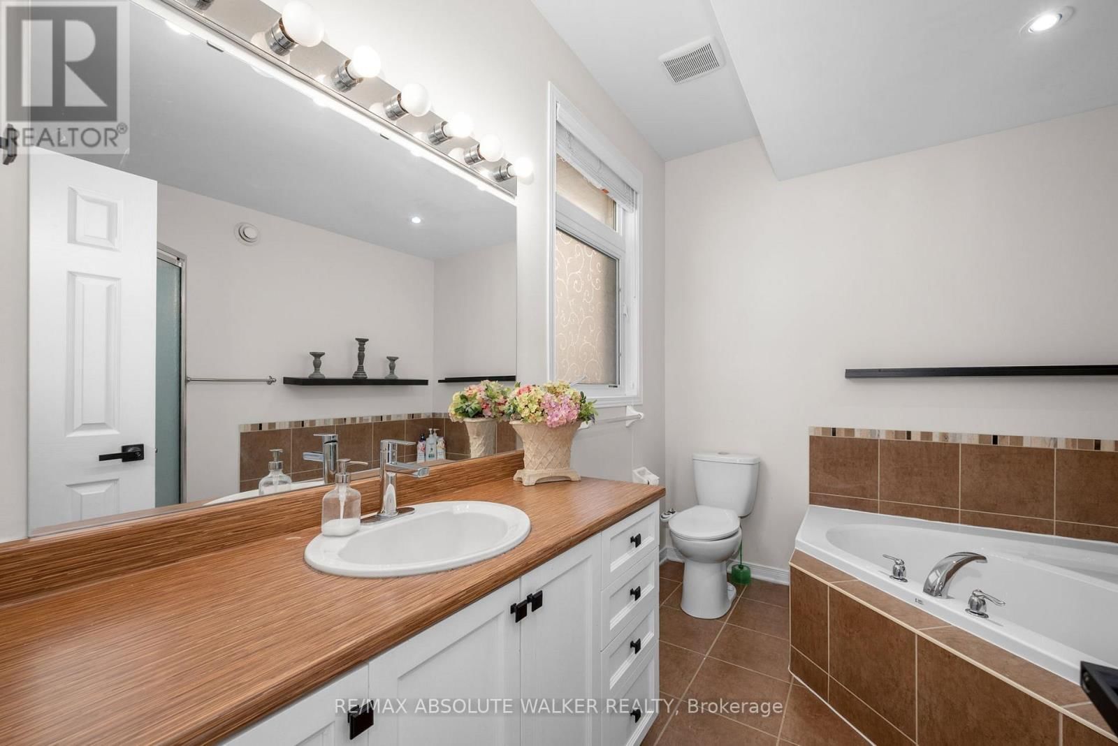 1024 MARCONI AVENUE Image 14