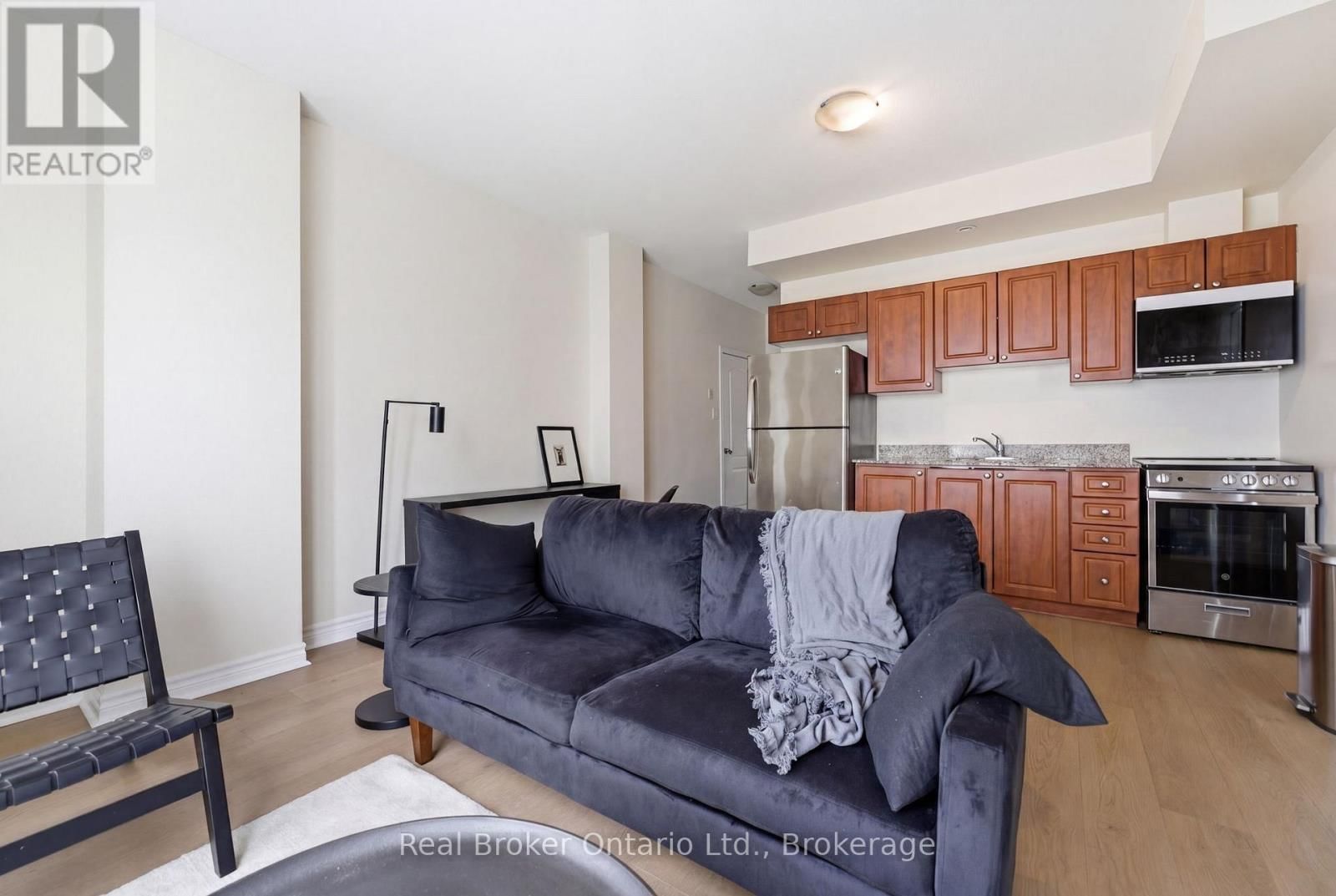 1204 - 135 JAMES STREET SOUTH Image 8