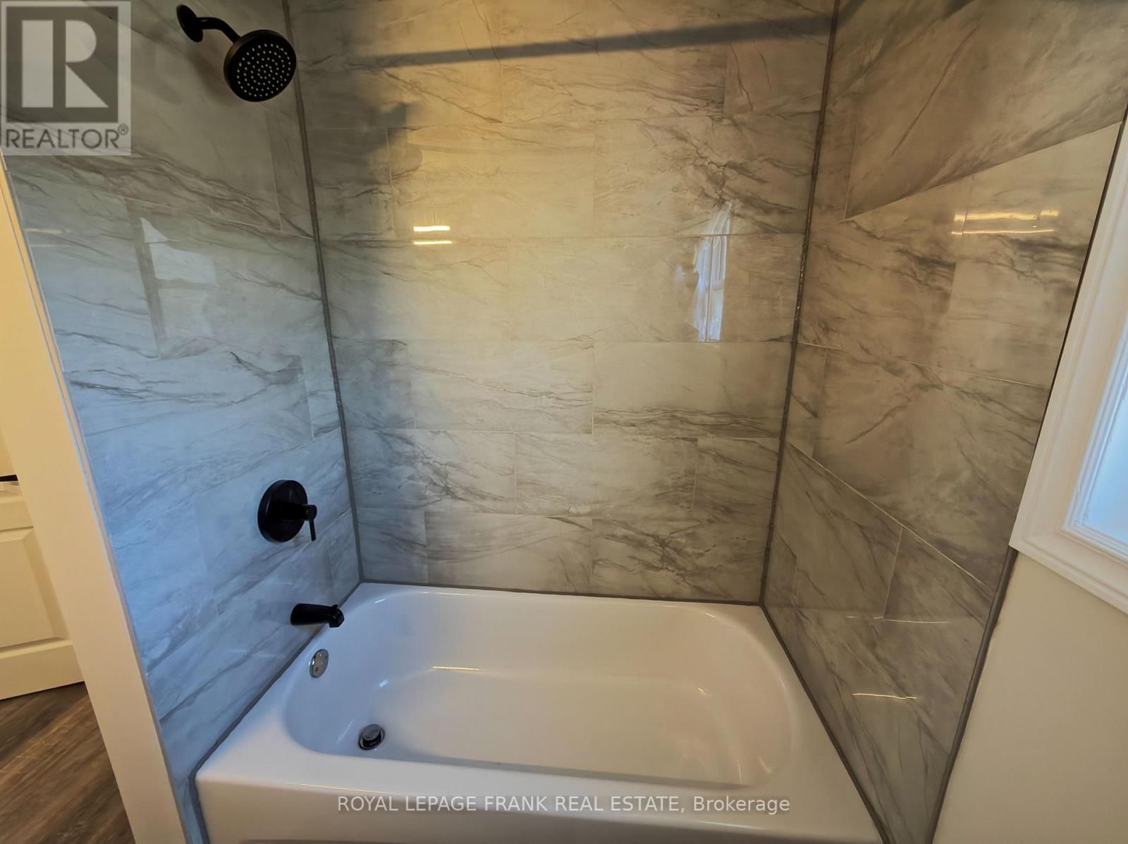 23 N HASTINGS AVENUE Image 25