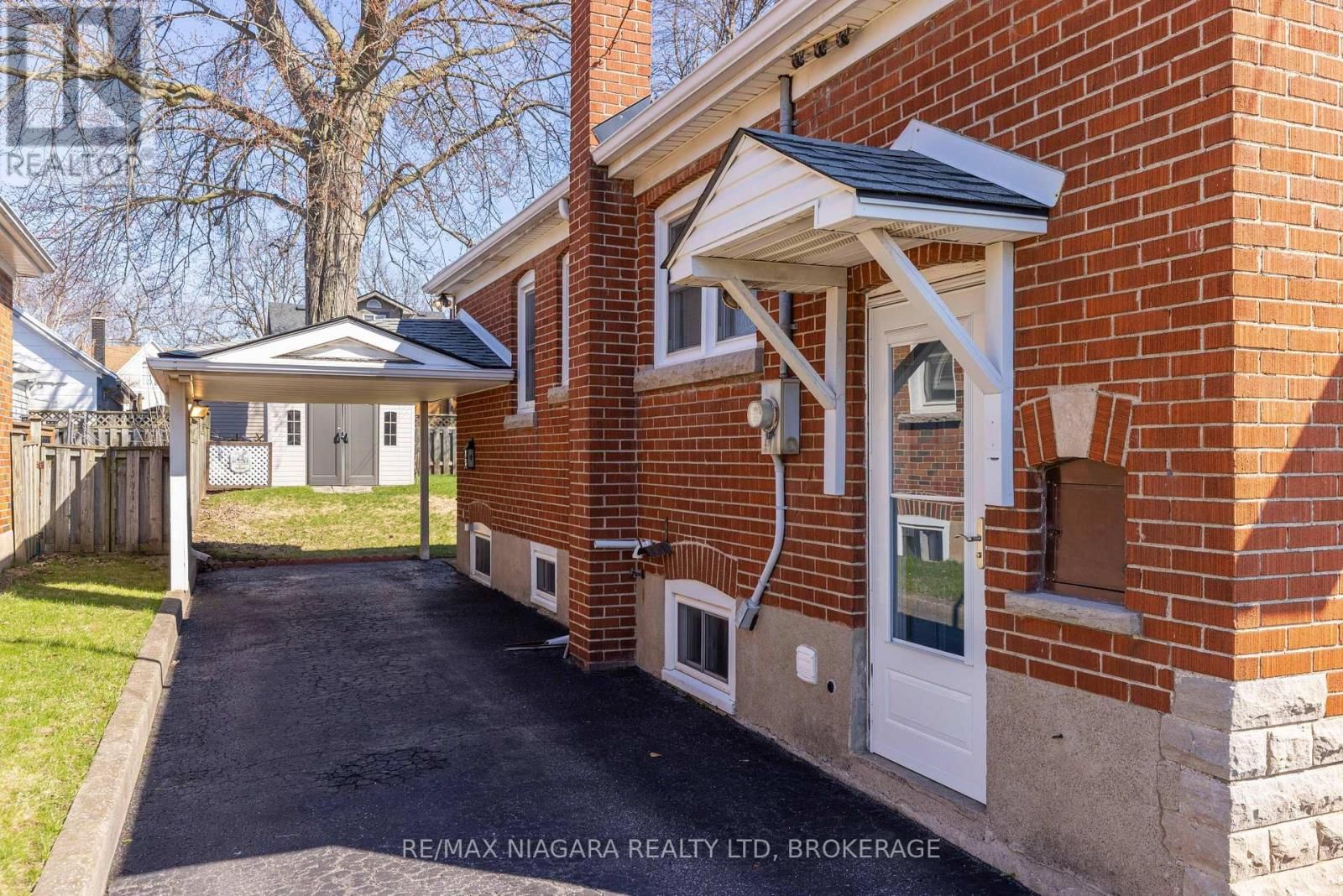 6469 BARKER STREET Image 17