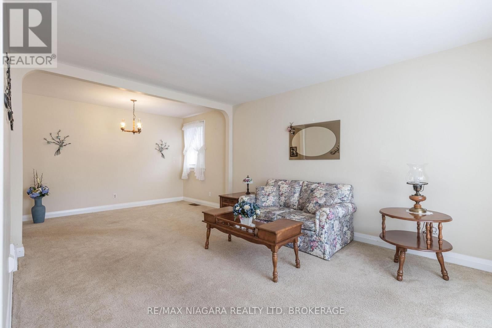 6469 BARKER STREET Image 3