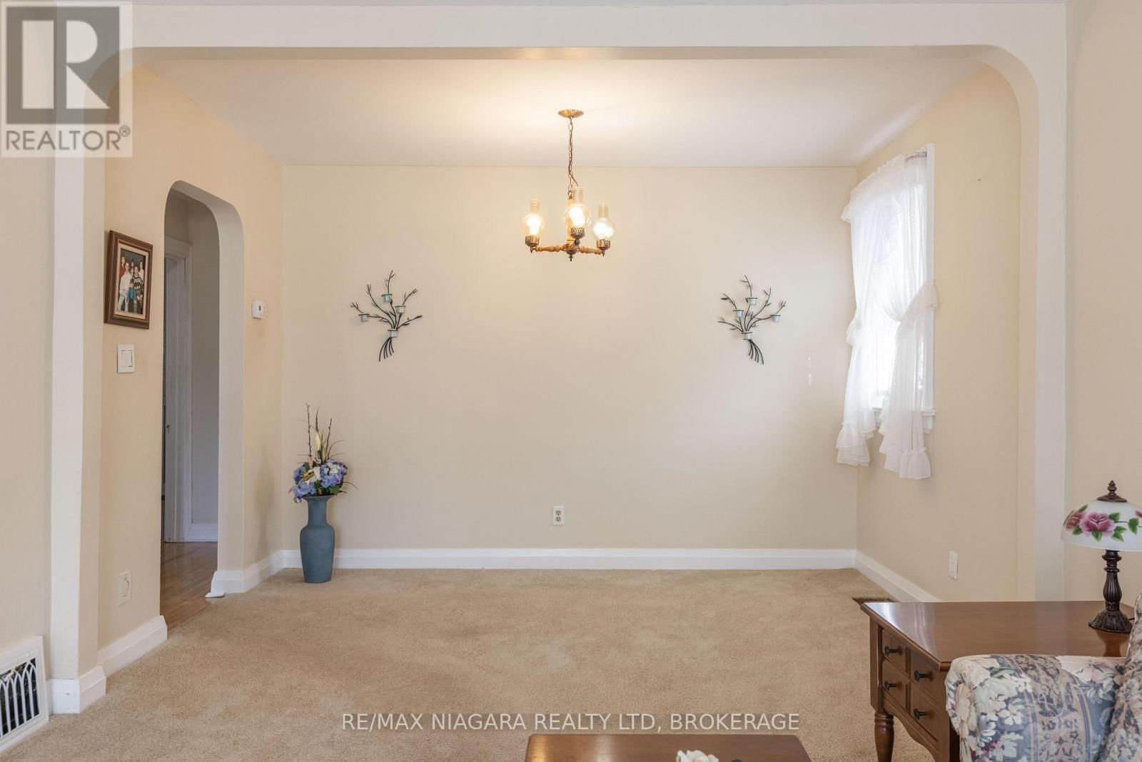 6469 BARKER STREET Image 5