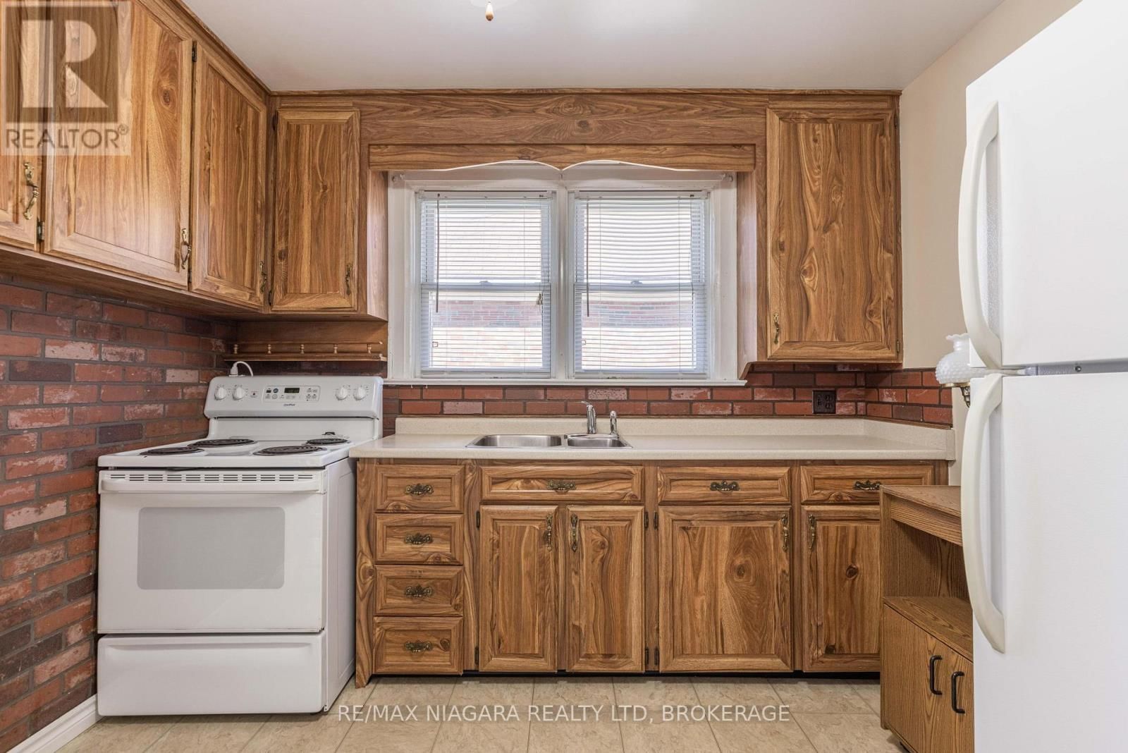 6469 BARKER STREET Image 8