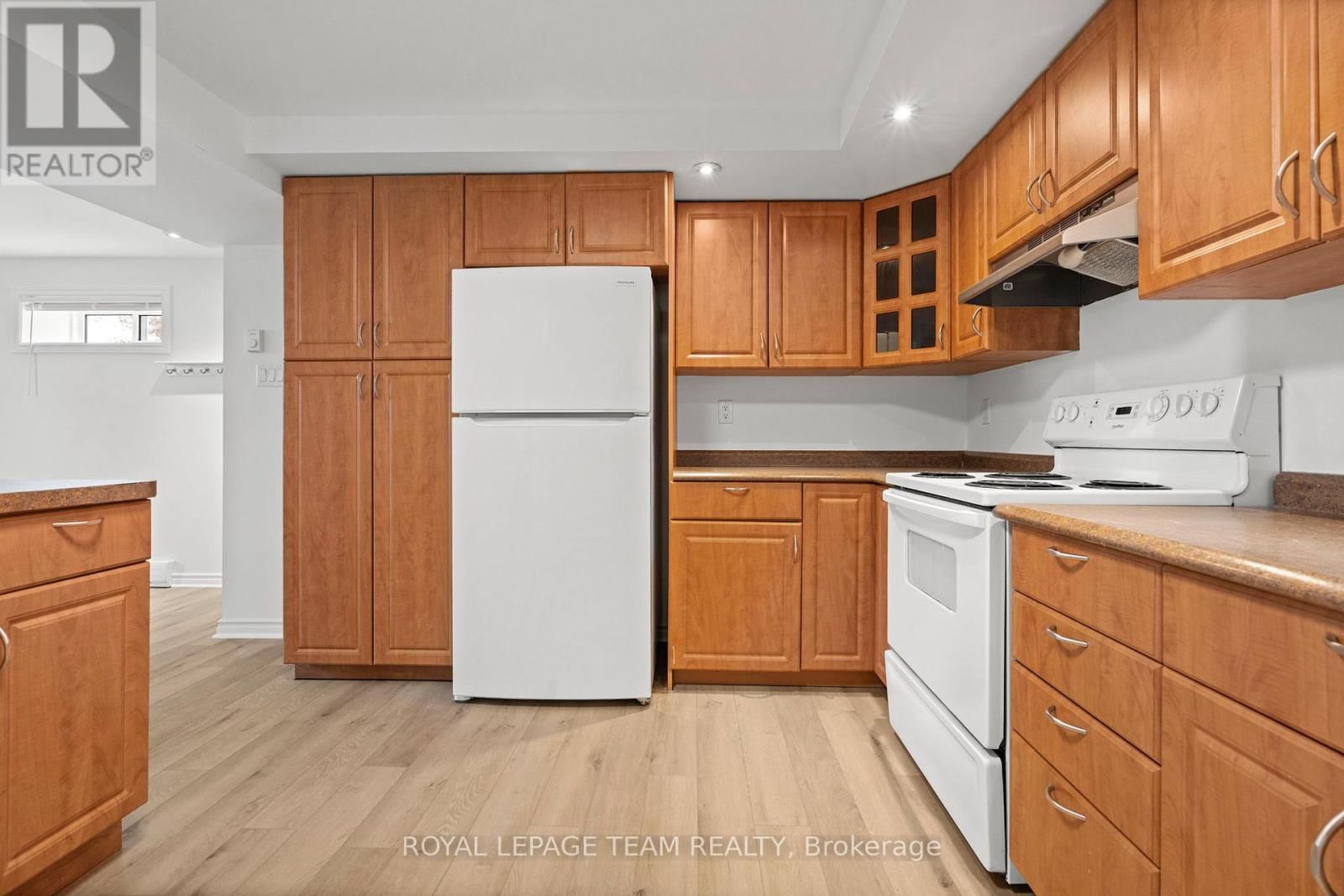 B - 1 STEEL STREET Image 10