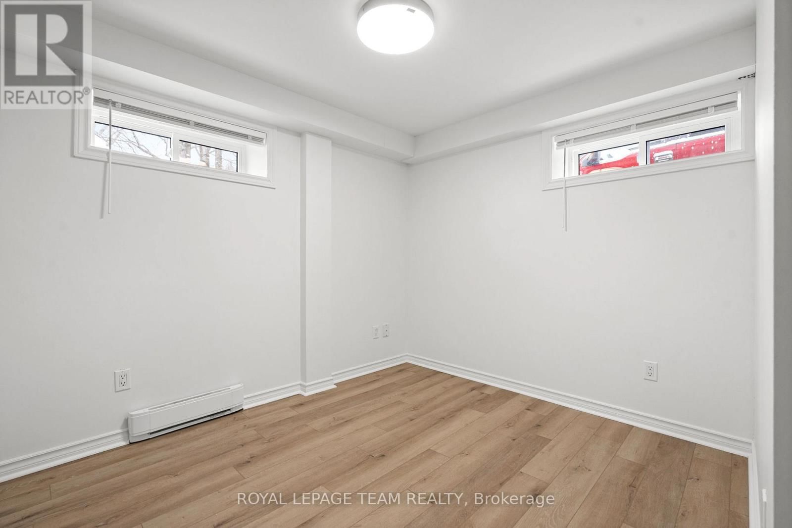 B - 1 STEEL STREET Image 12