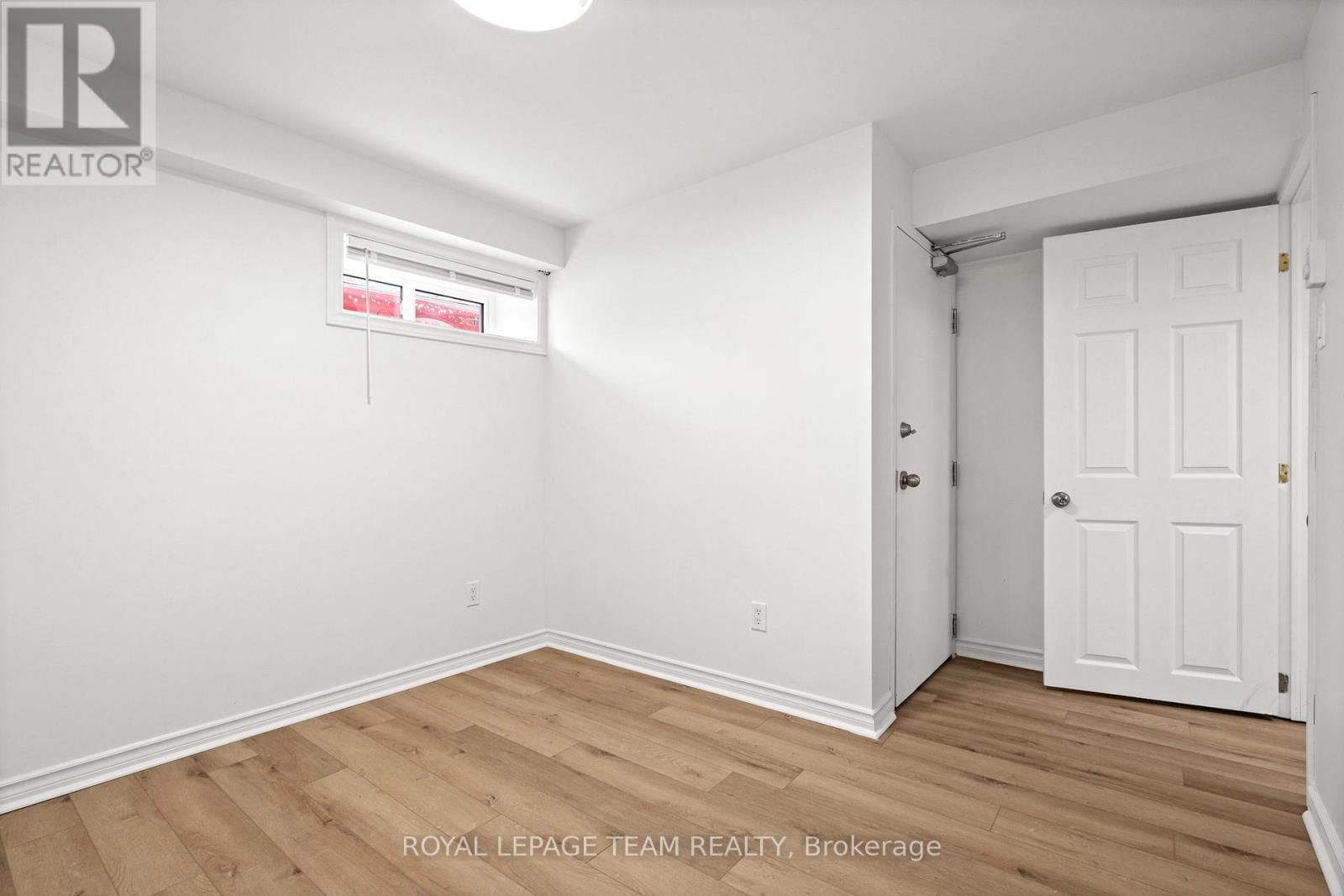 B - 1 STEEL STREET Image 14