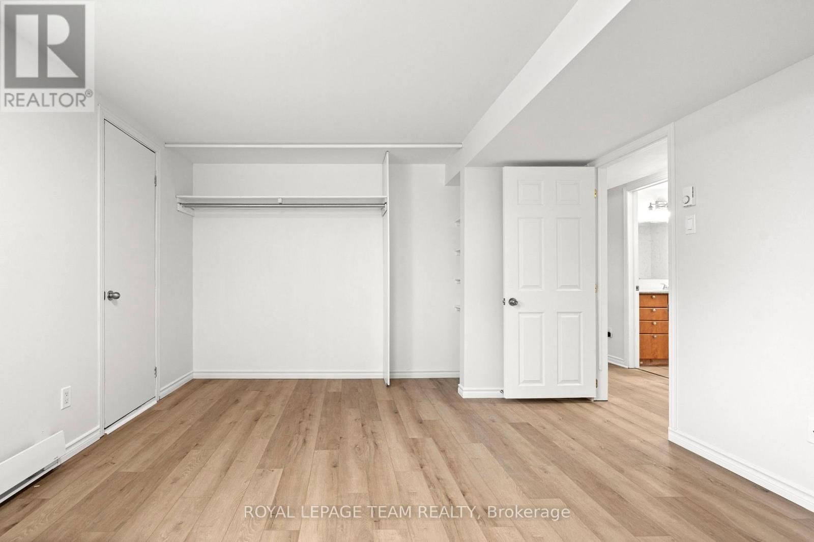 B - 1 STEEL STREET Image 18