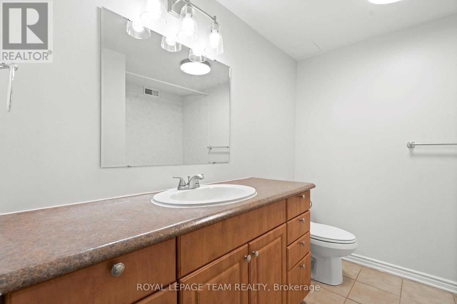 B - 1 STEEL STREET Image 20