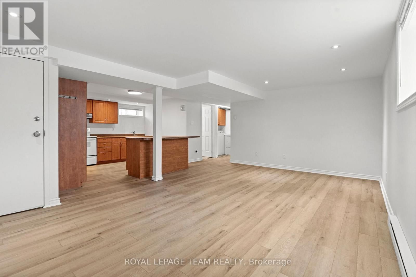 B - 1 STEEL STREET Image 4