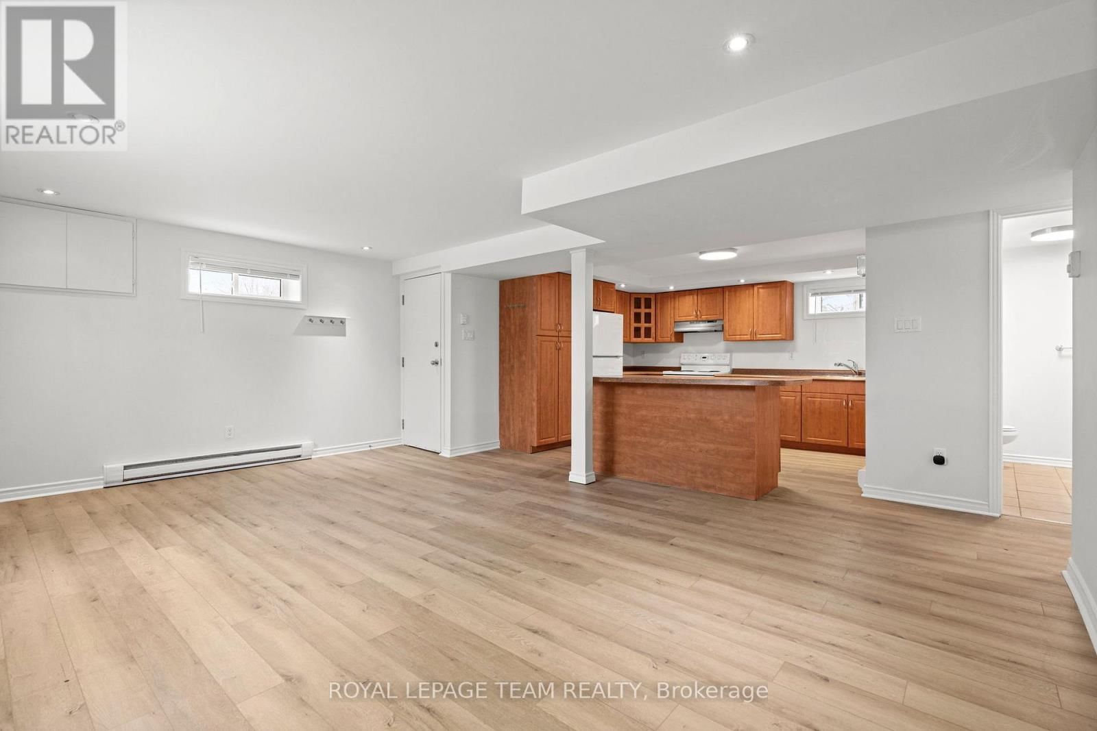 B - 1 STEEL STREET Image 5