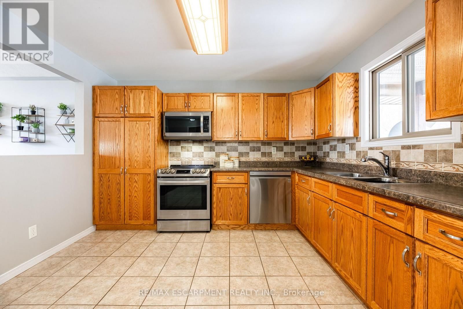 62 MISSION ROAD Image 15