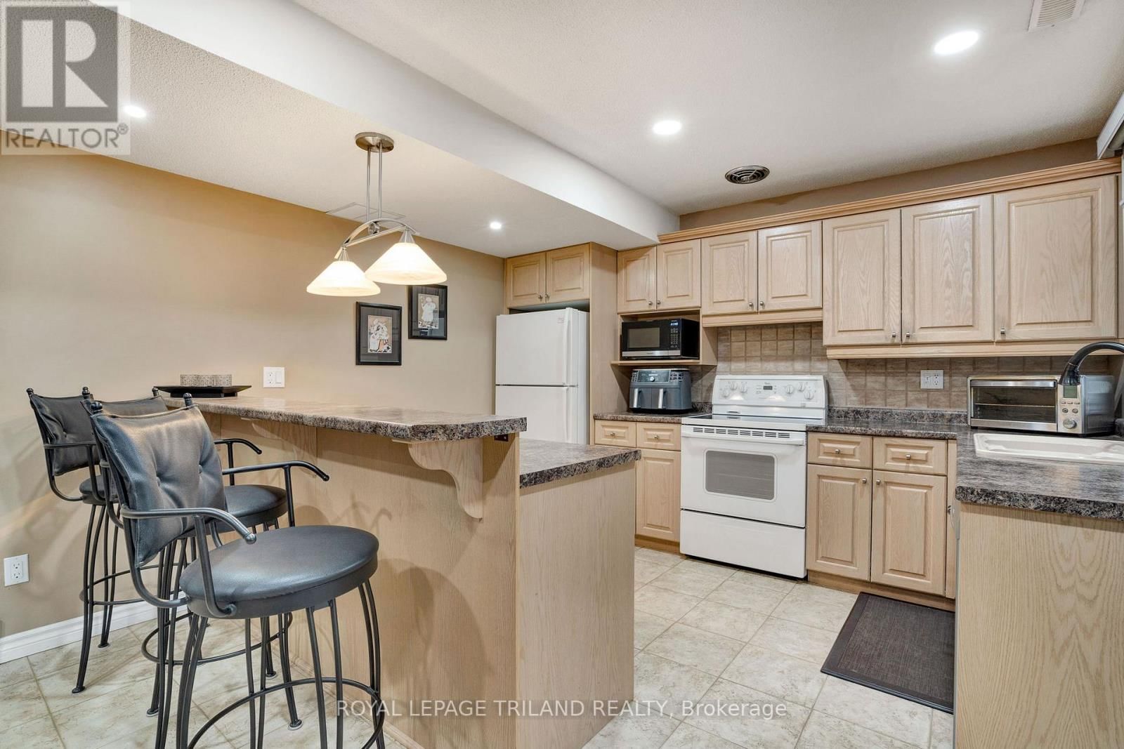 31 EDGEHILL ROAD Image 17