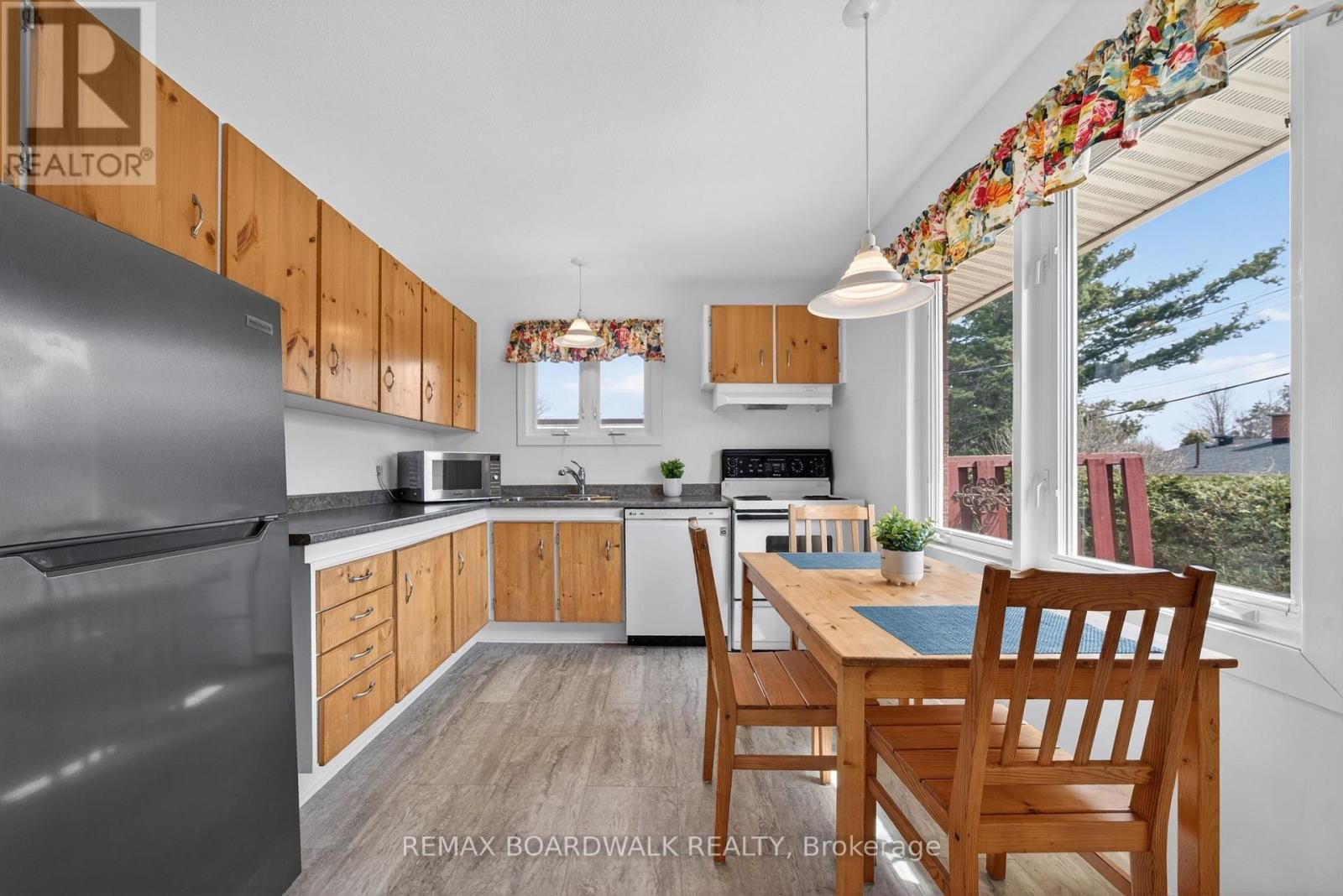 32 BOWMOOR AVENUE Image 15