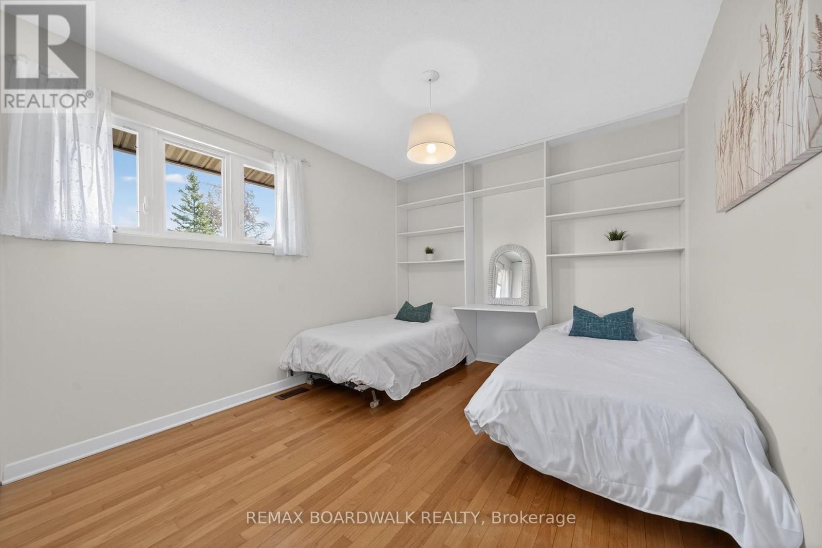 32 BOWMOOR AVENUE Image 20