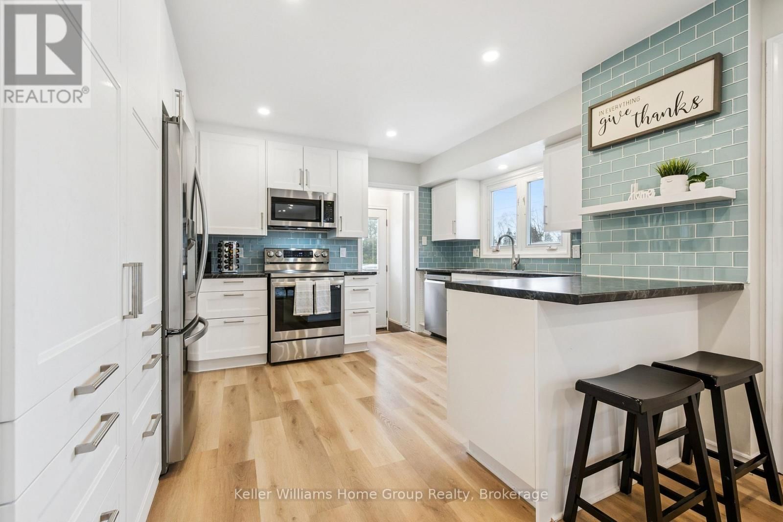 23 HASTINGS BOULEVARD Image 13