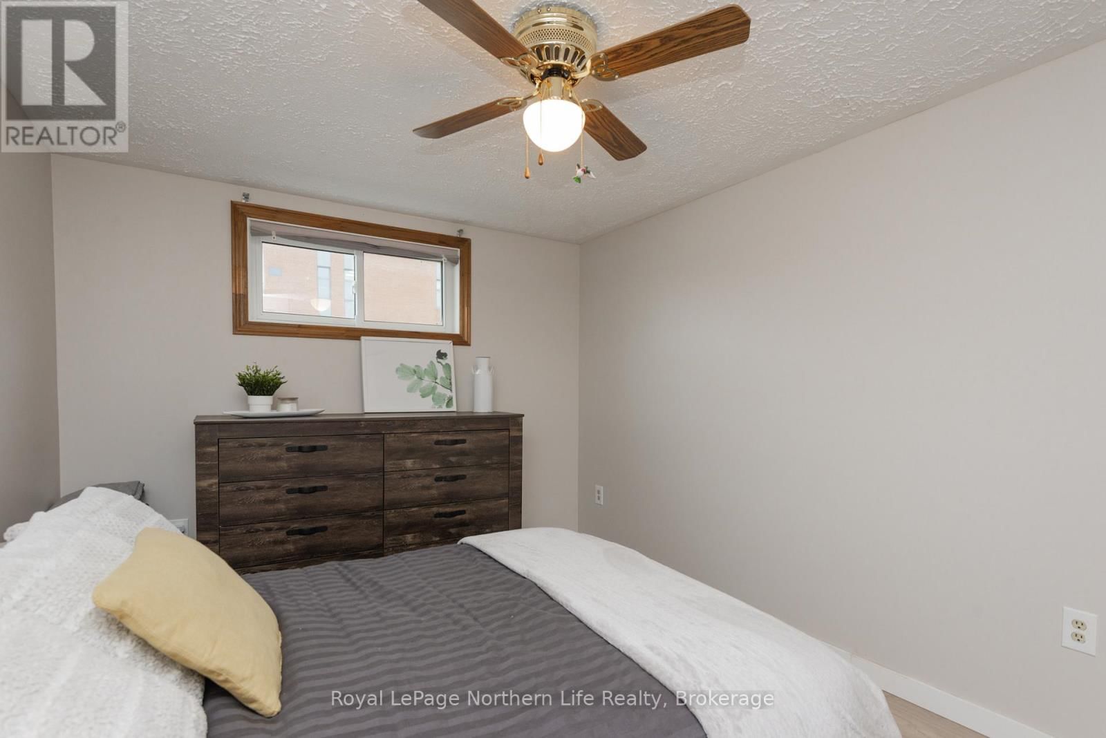 1647 HIGH STREET Image 22