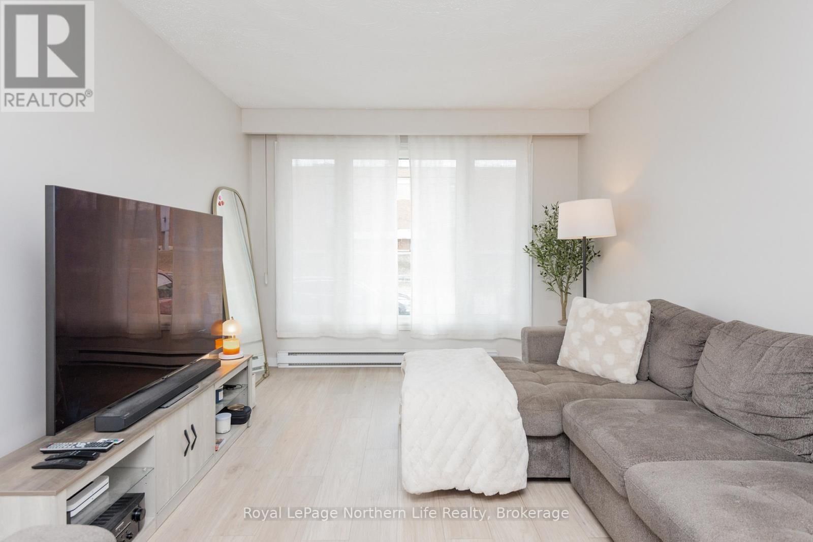 1647 HIGH STREET Image 8