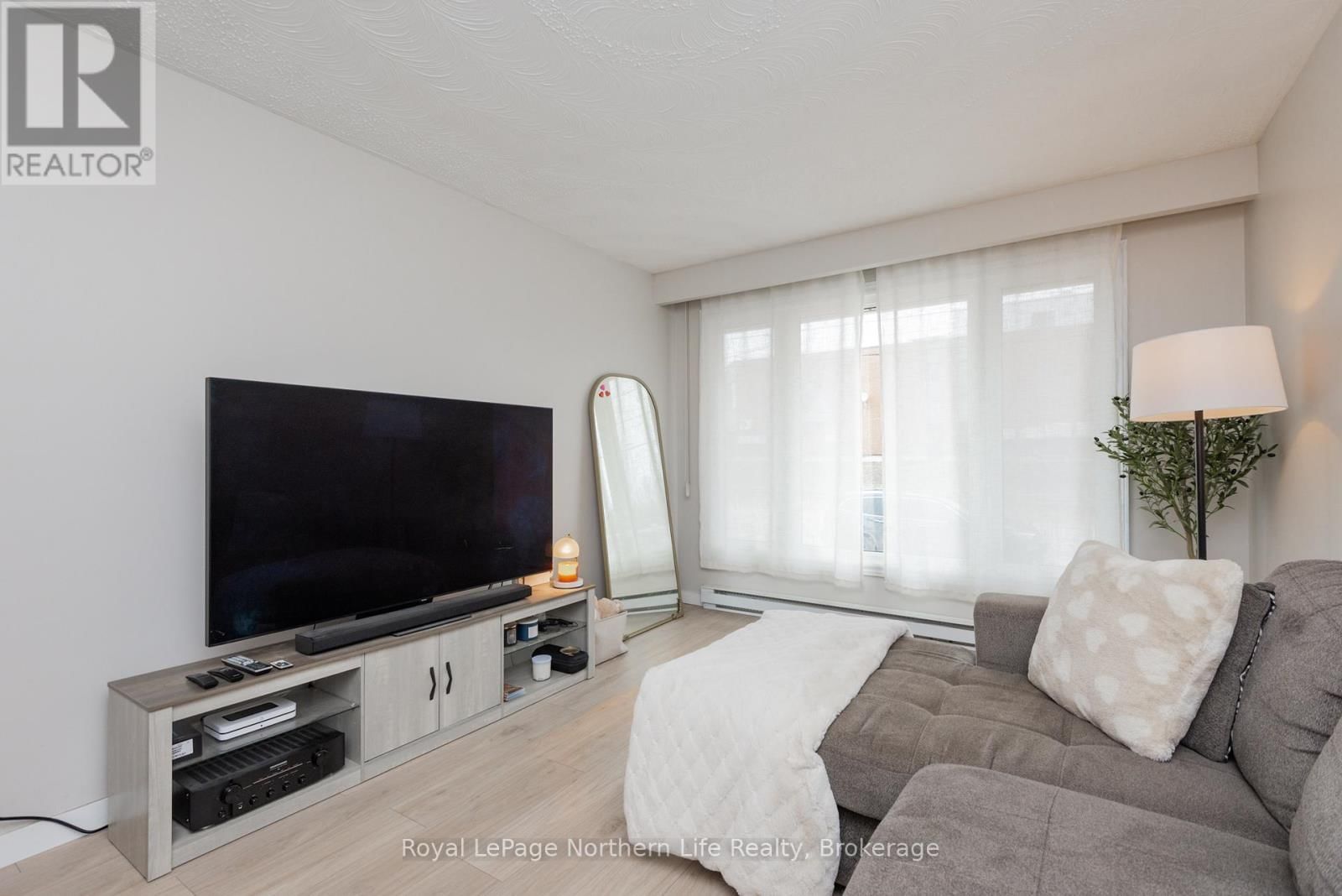 1647 HIGH STREET Image 9