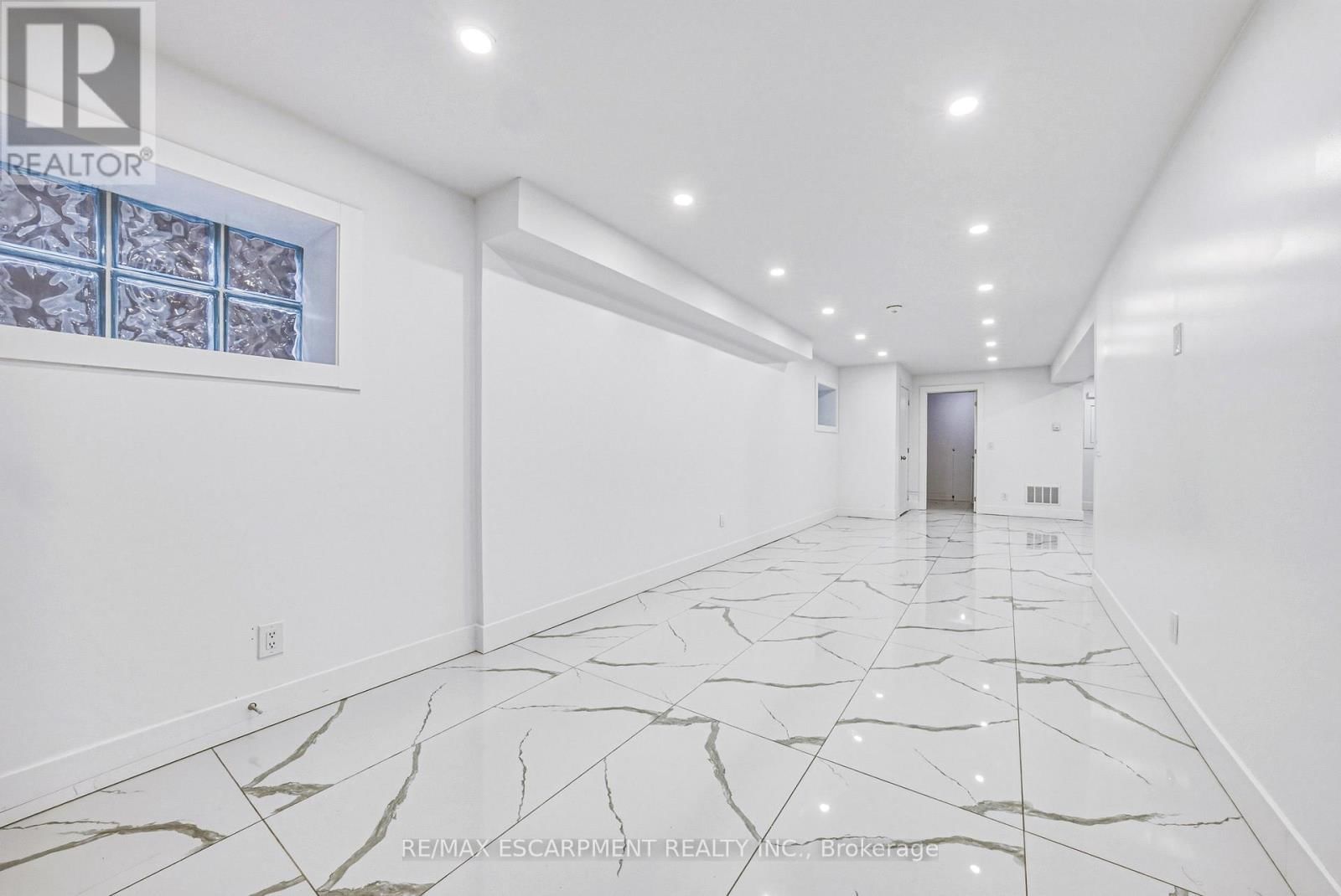 68 VANSITMART AVENUE NORTH Image 34