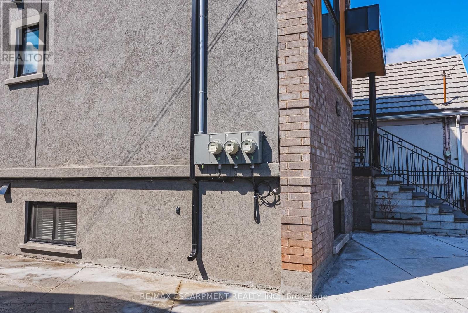 68 VANSITMART AVENUE NORTH Image 45