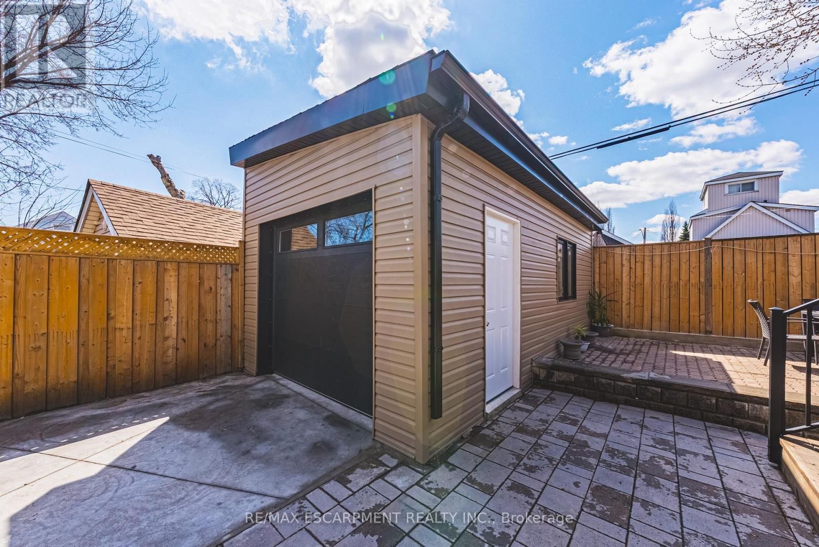 68 VANSITMART AVENUE NORTH Image 46