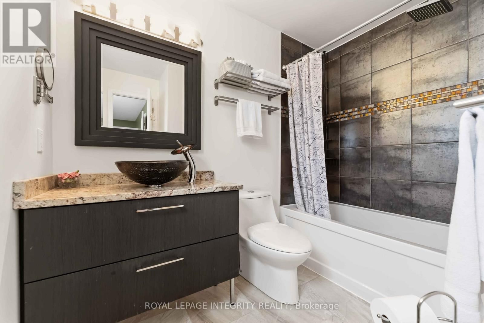 30 LONGDEN PLACE Image 27