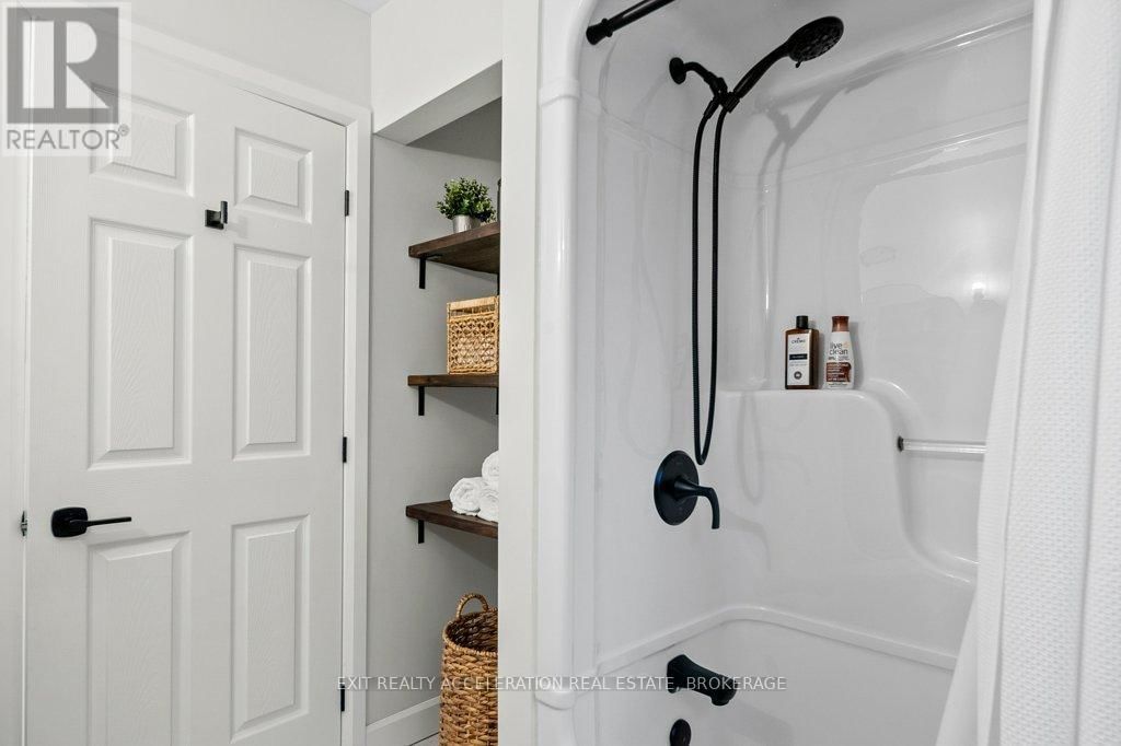 753 SHIRE'S WAY Image 27