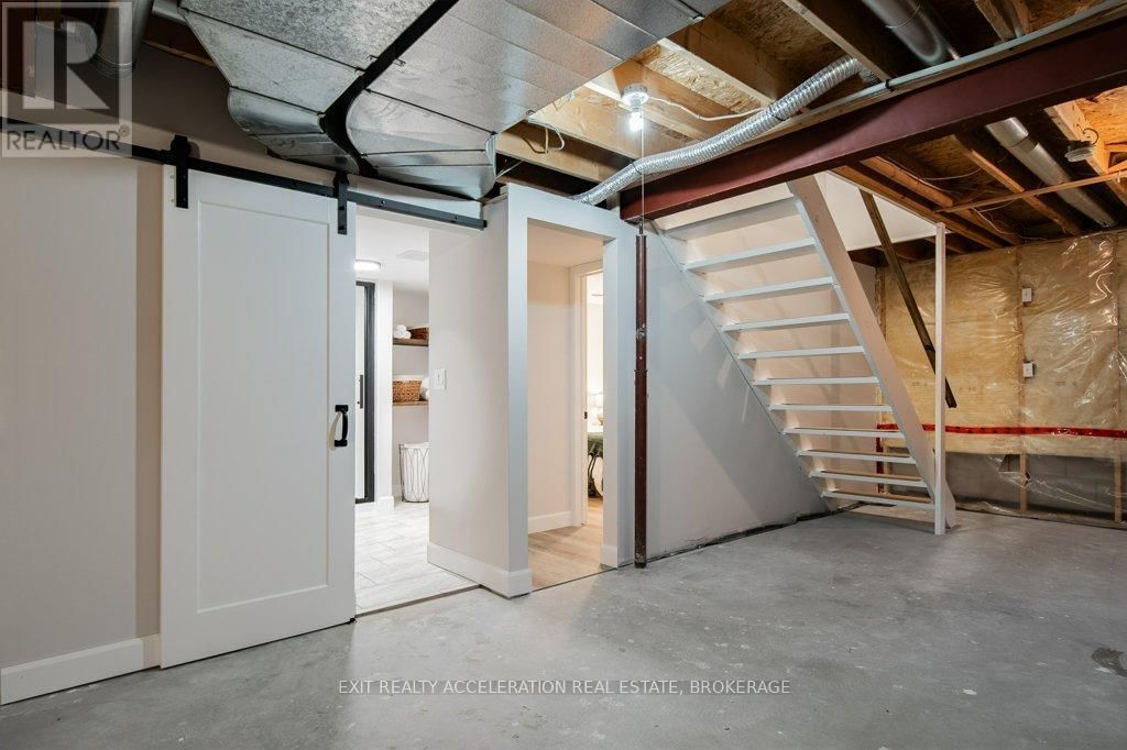 753 SHIRE'S WAY Image 35