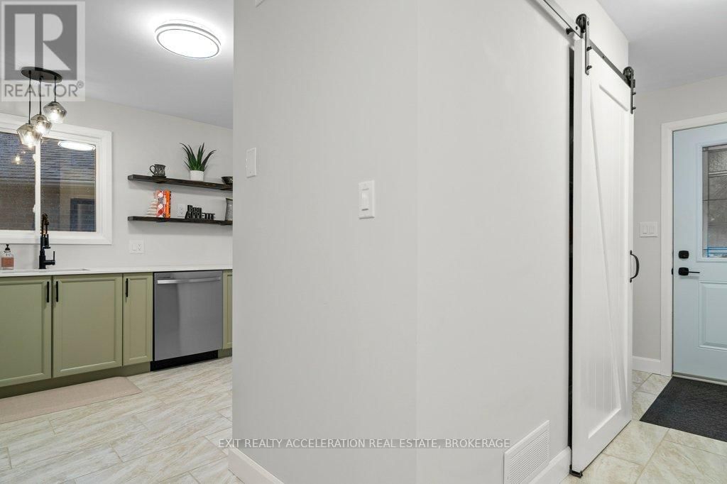 753 SHIRE'S WAY Image 8