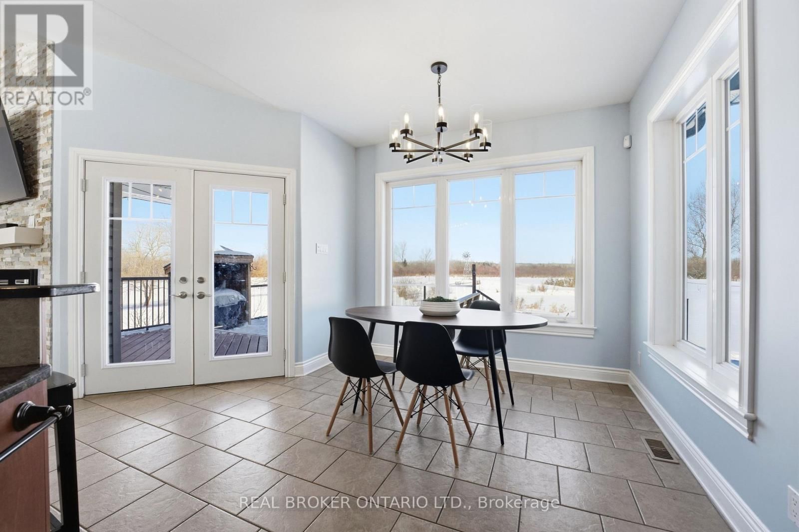 933 CRAIG ROAD Image 10