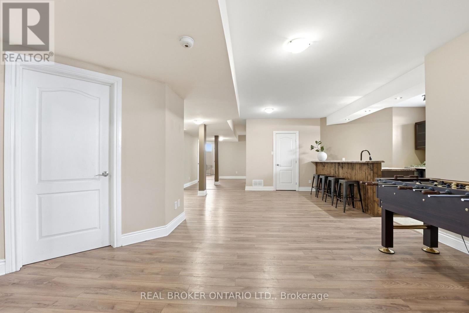 933 CRAIG ROAD Image 32