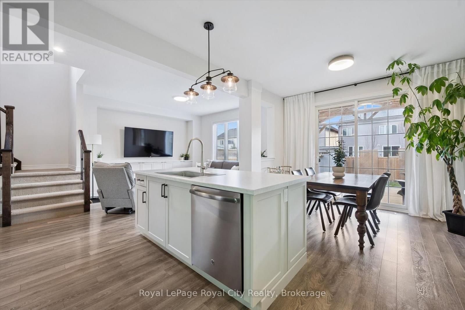 98 KAY CRESCENT Image 22