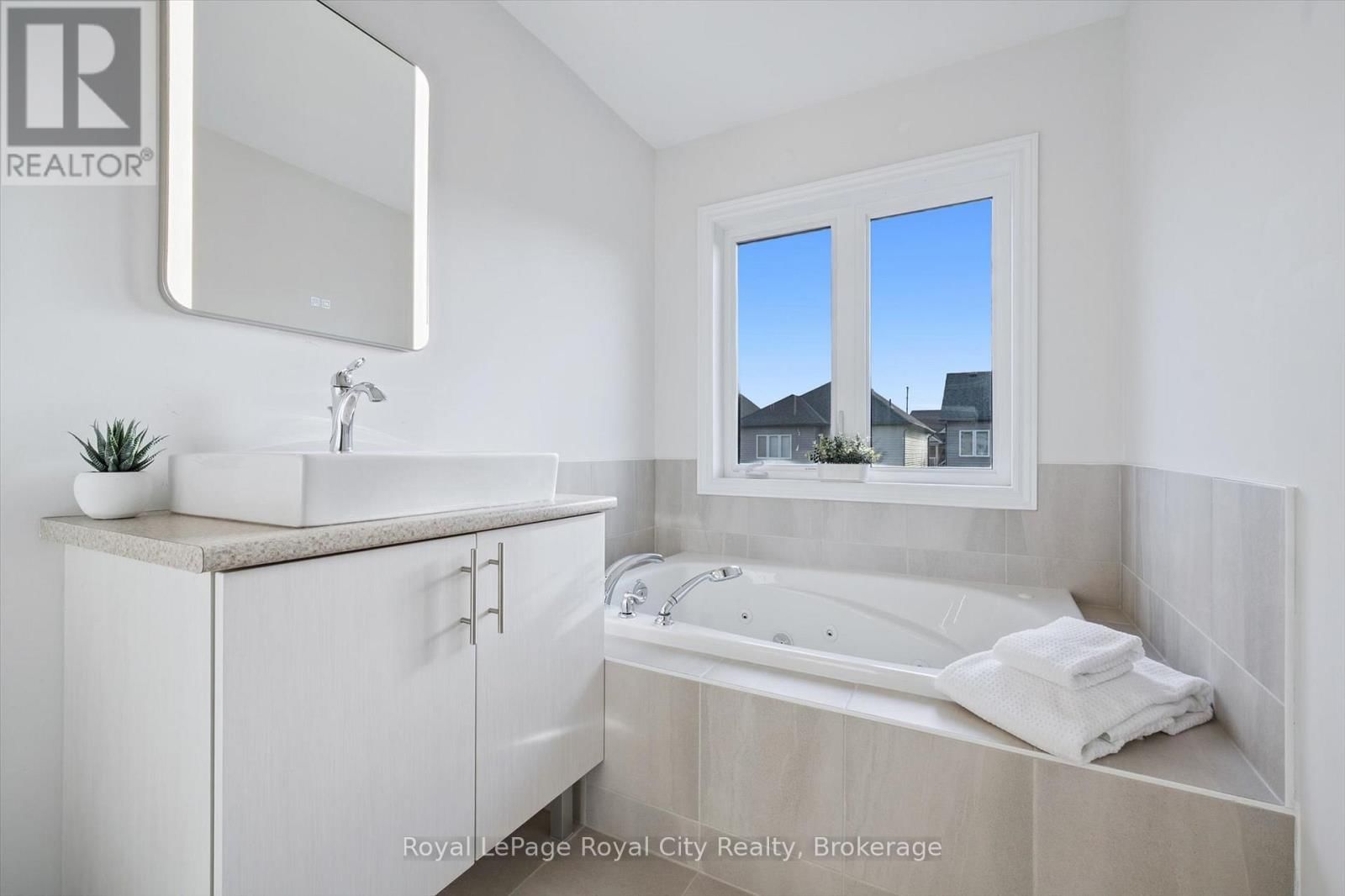 98 KAY CRESCENT Image 28