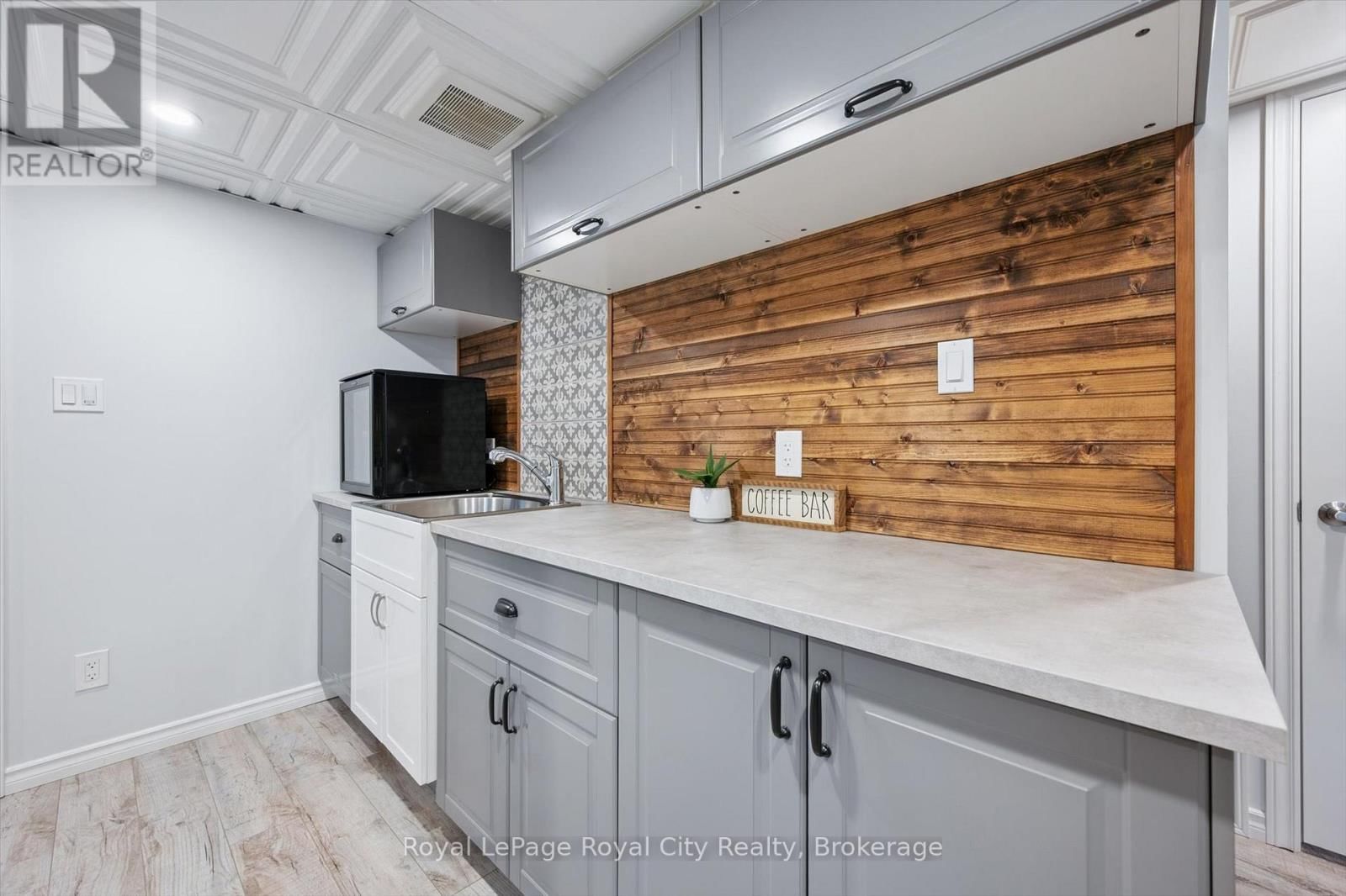 98 KAY CRESCENT Image 37