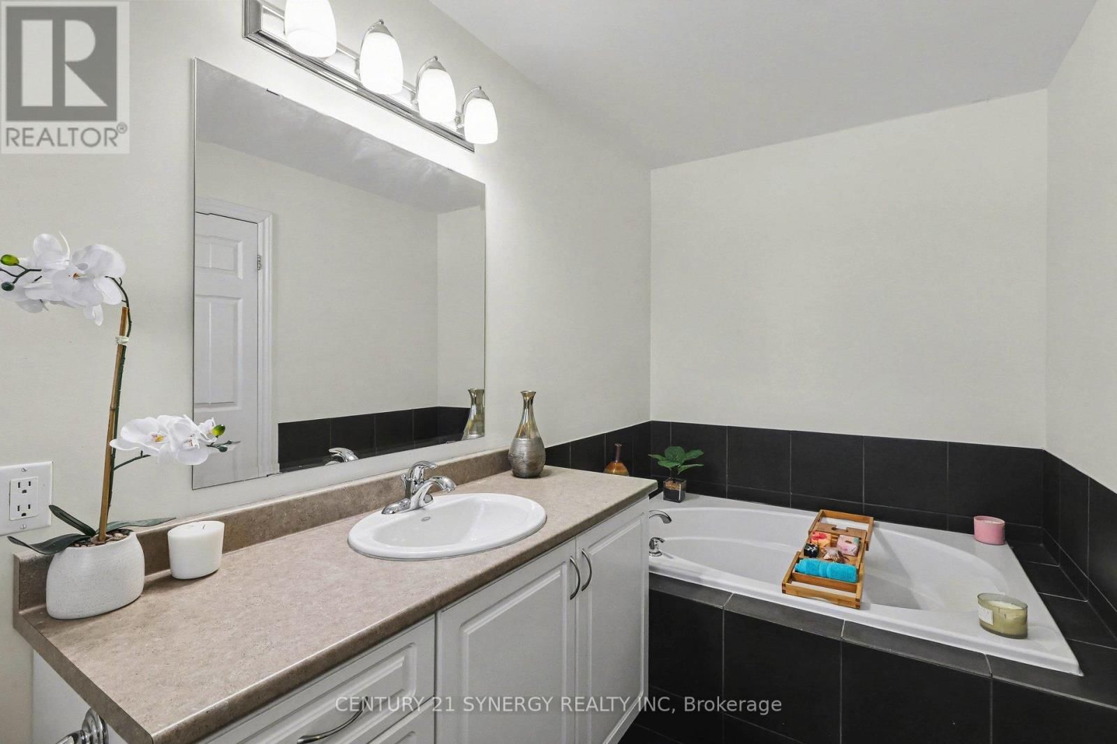 114 SILVERMOON CRESCENT Image 22