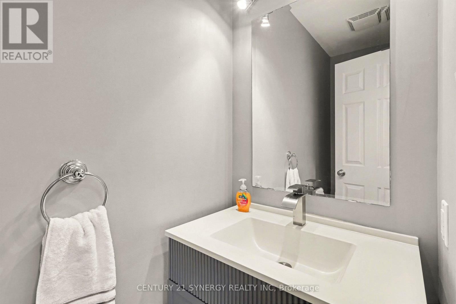 114 SILVERMOON CRESCENT Image 23