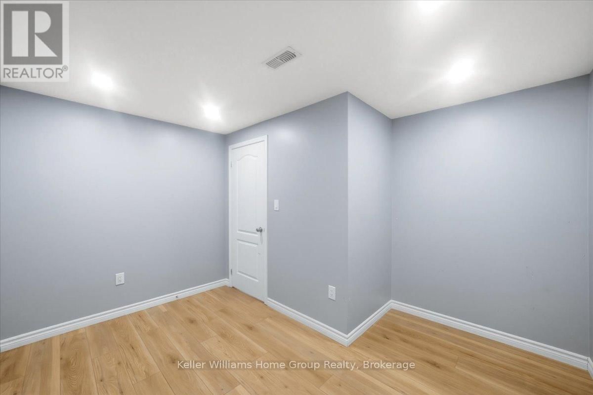 LOWER - 24 BAINTREE WAY Image 15