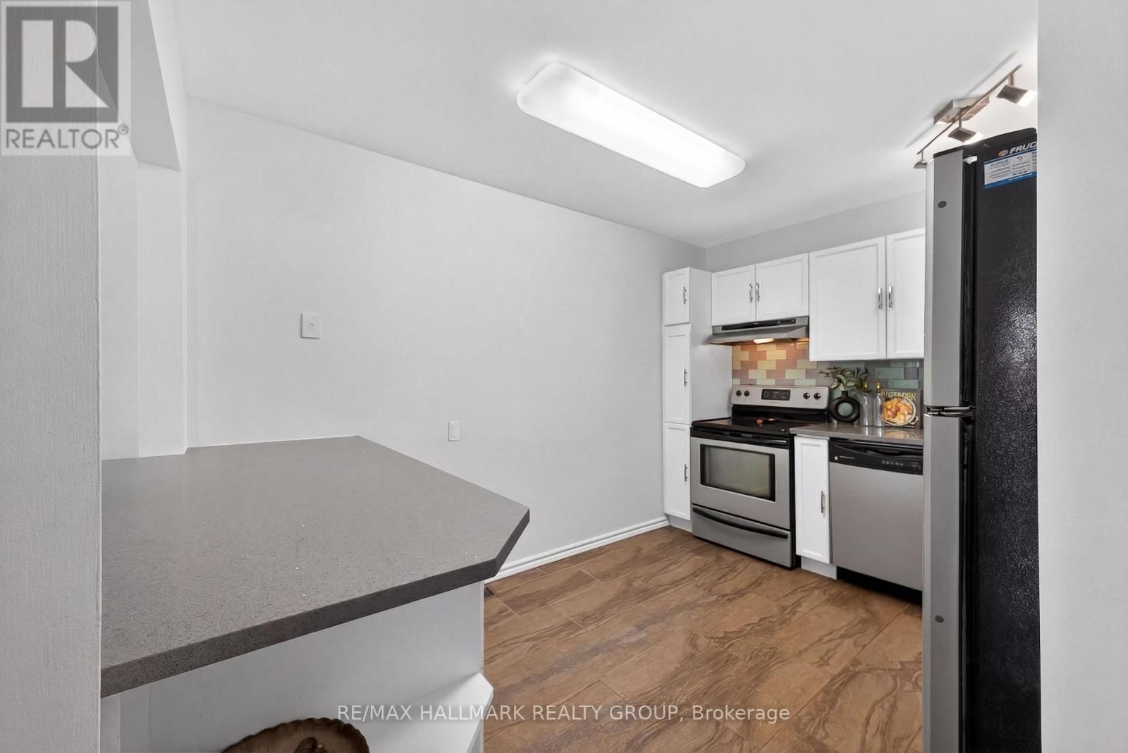 80 PICKWICK DRIVE Image 17