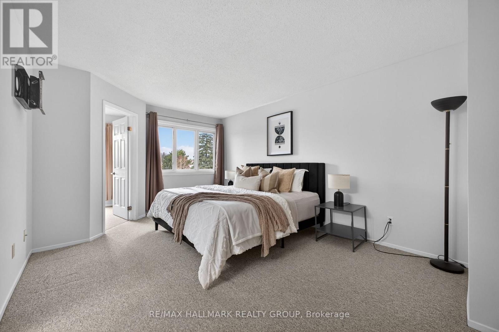 80 PICKWICK DRIVE Image 18