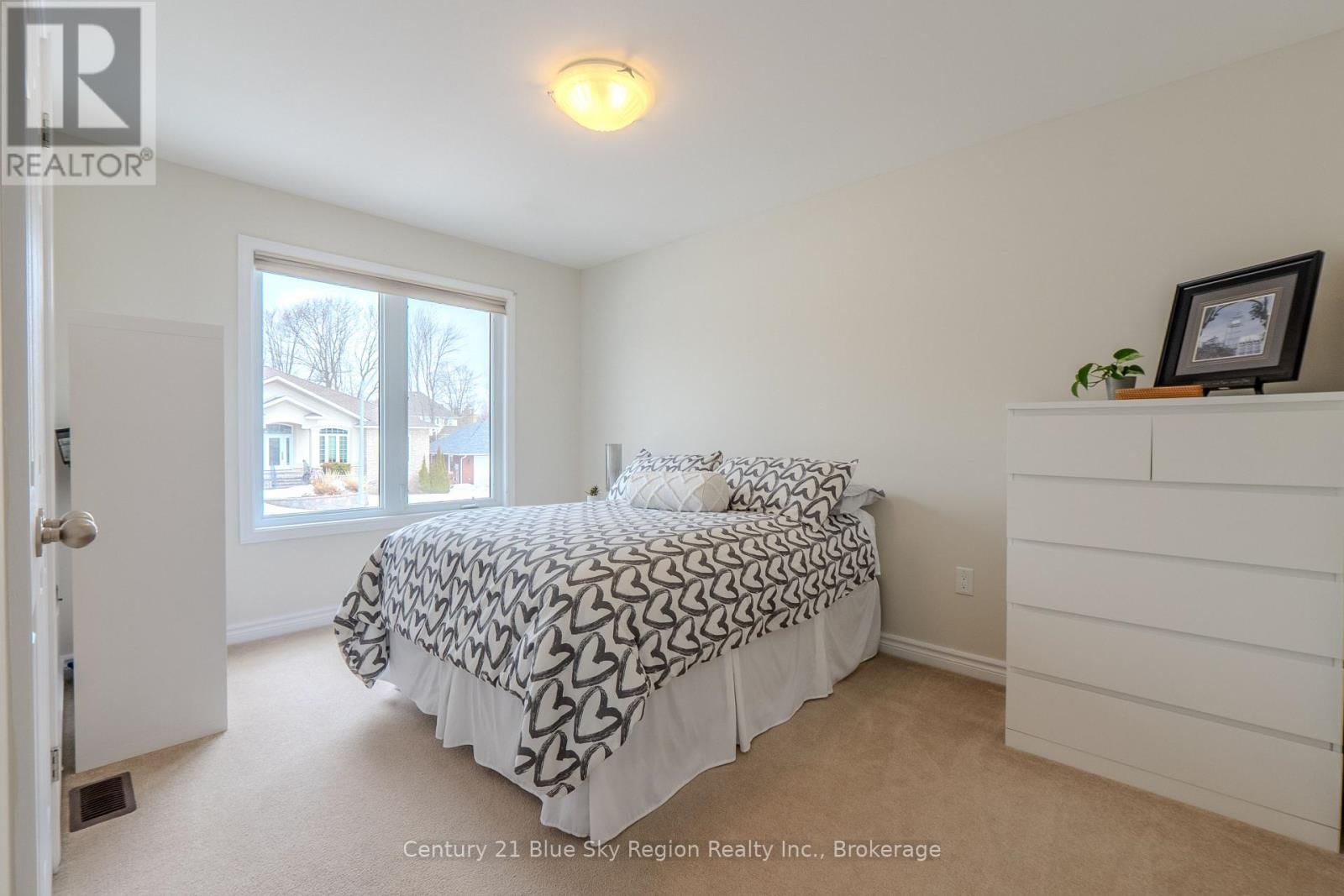 31 VERMONT CRESCENT Image 39