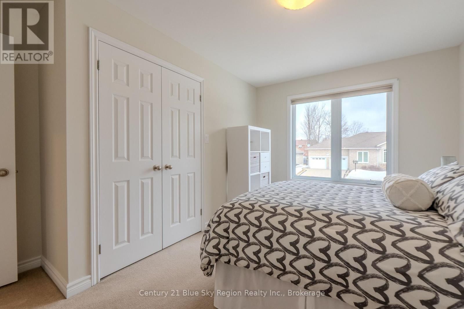 31 VERMONT CRESCENT Image 40