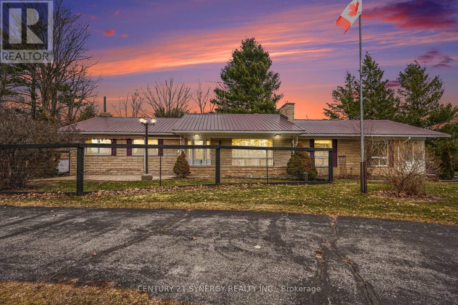 220 HIGHFIELD CRESCENT Image 1