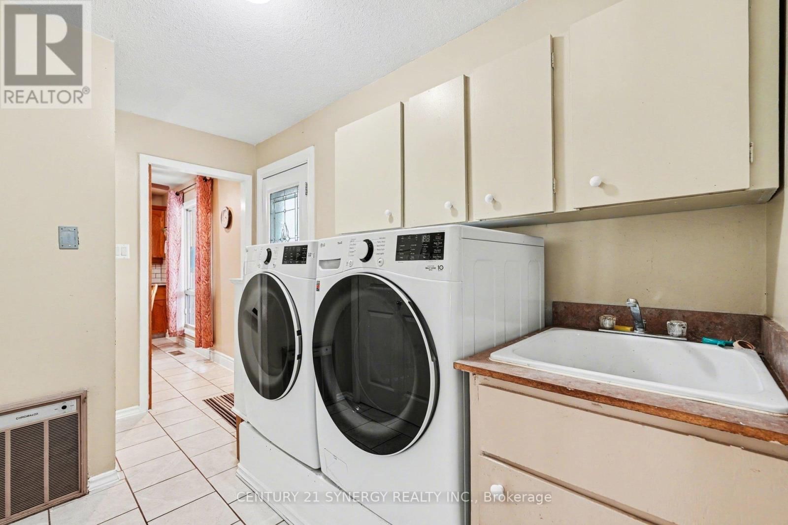 220 HIGHFIELD CRESCENT Image 20